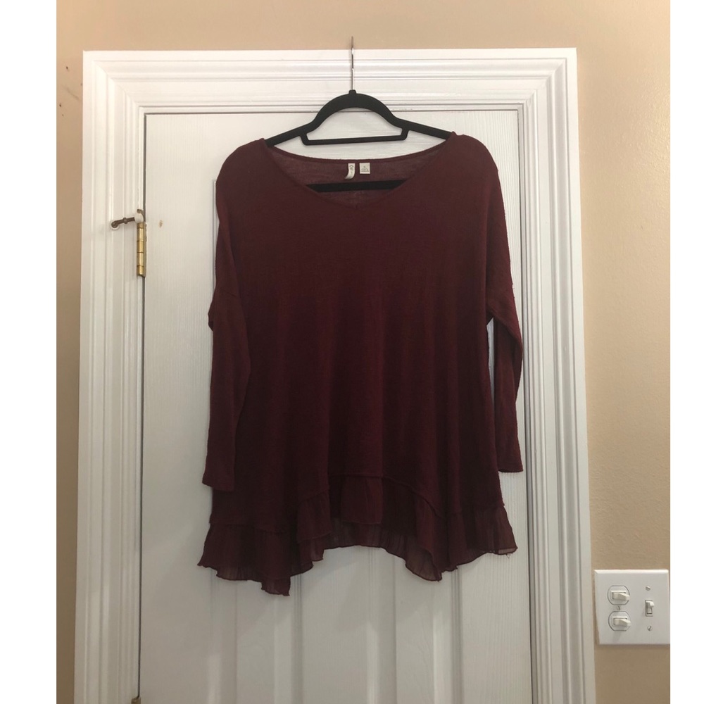 Loose Burgundy Top with Ruffle Bottom❤️✨